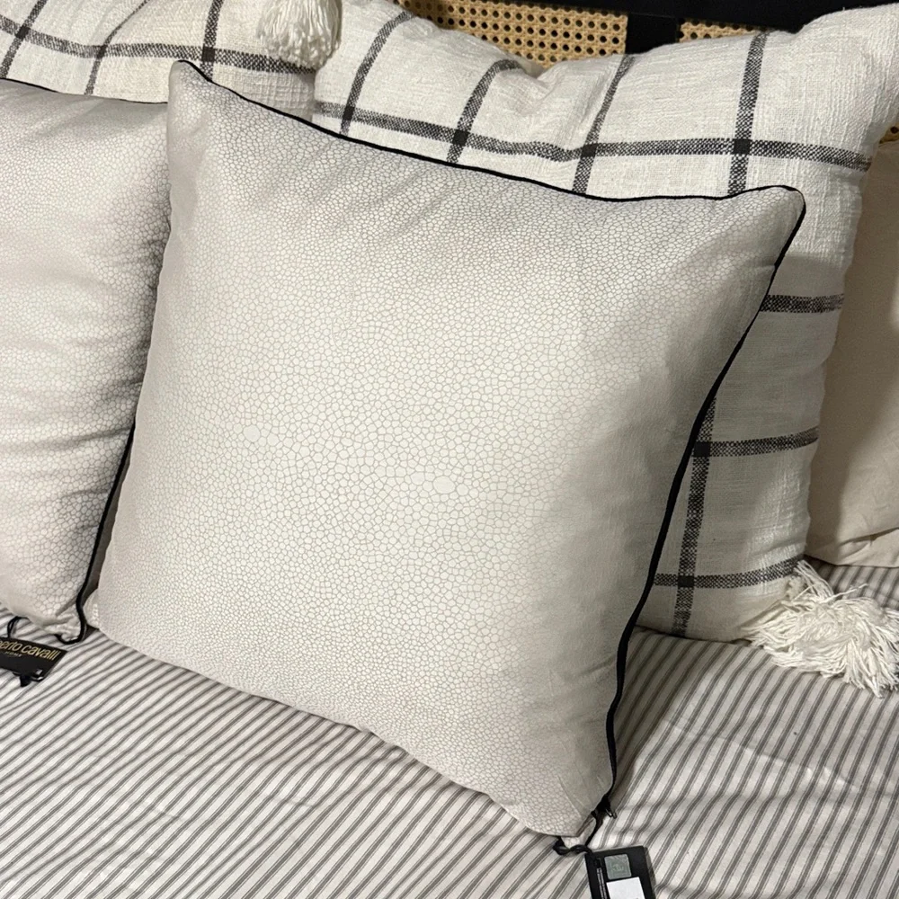 2-Roberto Cavalli Decorative Animal Print 20”x20” Throw Pillows Made in‎ Italy.